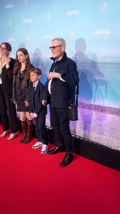 Tchéky Karyo, sa compagne Valérie Keruzoré sur le tapis rouge de la soirée de clôture de la 7ème édition du festival Cineroman à Nice, France, le 4 octobre 2025 ©Bruno Bebert / Dominique jacovides / Bestimage