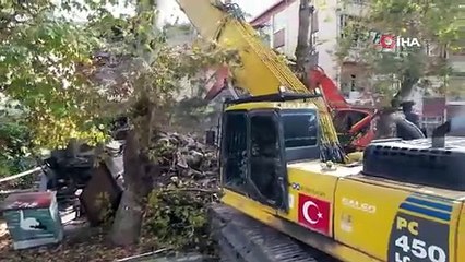 Sındırgı’da Depremin İzleri Siliniyor!