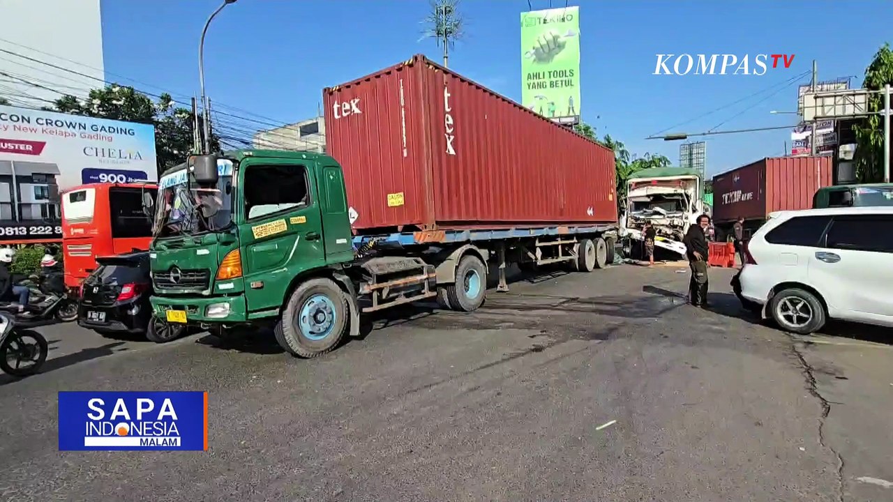 Truk Bermuatan Gandum Tabrak Kontainer, Sopir Truk Terjepit Dikemudi | SAPA MALAM