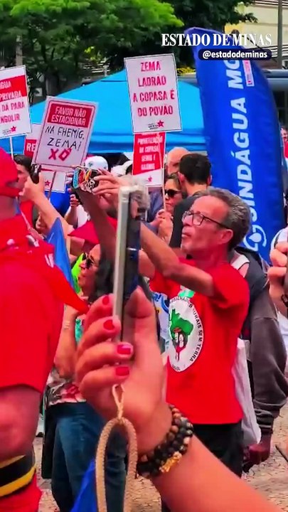 Manifestantes ocupam Praça Raul Soares contra privatização da Copasa