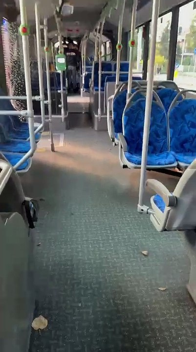L'intervento della polizia sull'autobus a Monza