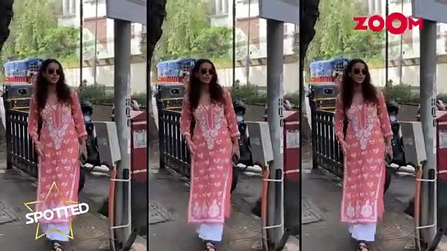 Nora Fatehi's cool avtaar Disha Patani spotted at airport Celebs Spotted - zoom (360p, h264, youtube)