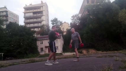 Двійка: лівий-правий в голову