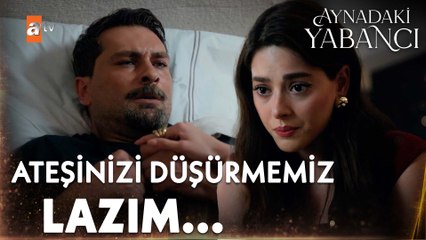 Azra, geceyi Emirhan'ın başında nöbet tutarak geçiriyor- Aynadaki Yabancı 5. Bölüm