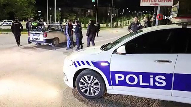 Aksaray polisinden denetim: Araçlar ve şüpheli şahıslar didik didik arandı