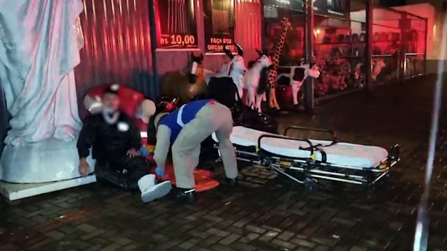 Motociclista de 19 anos fica ferido após queda na Avenida Tancredo Neves em Cascavel