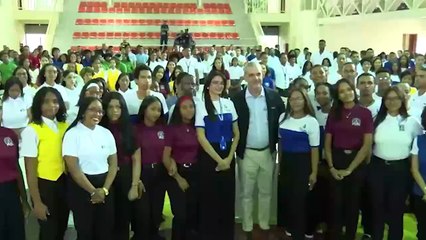 Encuentro-almuerzo con 350 estudiantes de liceos y colegios
