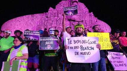 Ciclistas de Mérida se manifiestan para defender las jardineras de Paseo de Montejo.