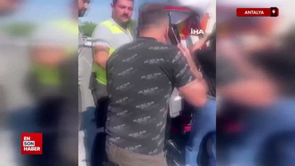Antalya'da kamyonet tıra arkadan çarptı