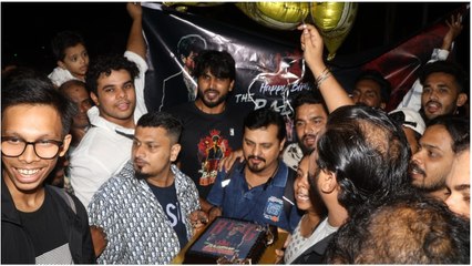 SRK turns 60: Fans light up Mannat with cakes, balloons and cheers