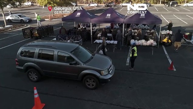 Сотни людей в очередях за продовольственной помощью: в США близка заморозка финансирования SNAP