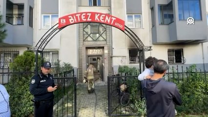 Başakşehir'de sitede çıkan yangında 2 kişi dumandan etkilendi