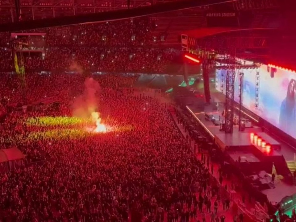 Fan wirft bei Oasis-Konzert Feuerrakete in die Menge - Liam rastet aus