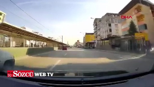 El freni çekilmeyen minibüs, hareket edip, yola indi; o anlar kamerada