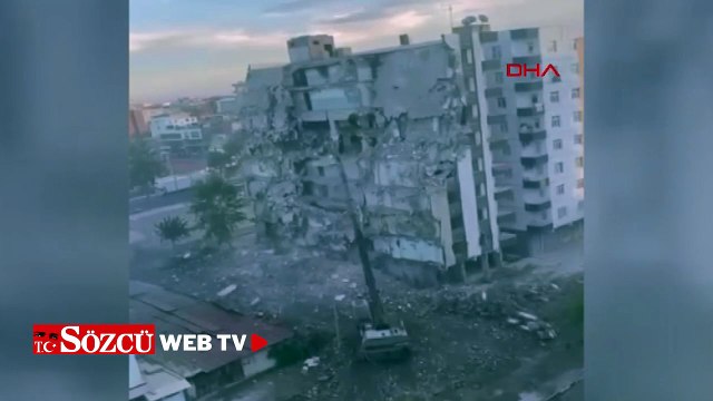 Diyarbakır’da ağır hasarlı 8 katlı bina, yıkım sırasında çöktü