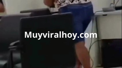 Enfurecida mujer arremete contra oficina eléctrica tras pasar 15 días sin servicio en Brasil