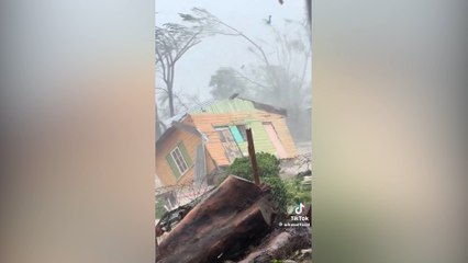 El huracán 'Melissa' deja ya 64 muertos a su paso por el Caribe