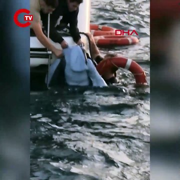 İstanbul Boğazı'nda boğulma tehlikesi geçiren kadını denize atlayarak kurtardı; o anlar kamerada
