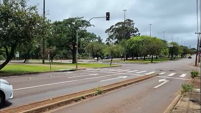 Semáforos em amarelo intermitente demandam atenção redobrada na Avenida Tancredo Neves
