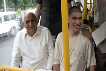 VIDEO: दिव्यांग बच्चा पहुंचा सीएम के साथ फोटो खिंचवाने