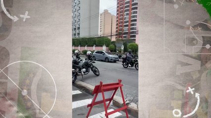 Torcida do Grêmio se reúne no Allianz Parque antes de duelo com o Corinthians