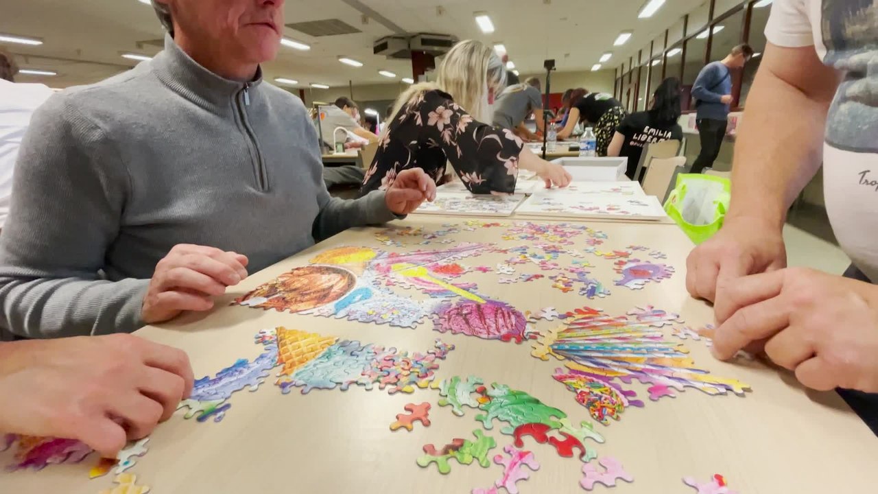Ils avaient 10h01.... pour faire un max de puzzles.