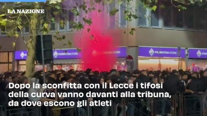 Firenze, la pesante contestazione dei tifosi della Fiorentina alla squadra