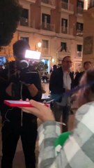 Víctimes de la gota freda es concentren davant la Generalitat a l'espera de la dimissió de Mazón