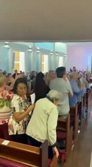 Cláudio Castro Recebe Aplausos em Missa Após Grande Operação 🚓