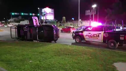 Vuelca patrulla de la Policía Preventiva en el cruce de Bulevar Colosio y Jesús García
