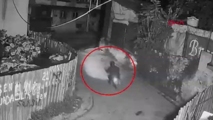 Fatih'te motosikletli şüpheliler haraç istedikleri iş yerini kurşunladı