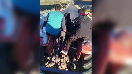 Seyahat ettiği traktörün devrildiği kazayı görüntüledi