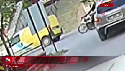 Denizli'de sinyali koluyla verince motosikletliyi yere düşürdü