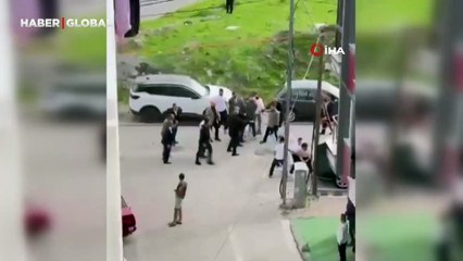 İki grup arasında sopalı bıçaklı kavga! O anlar kamerada