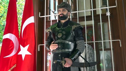 Bursa\'da turistler büyük ilgi gösteriyor: Saygı nöbeti 5 yılı geride bıraktı