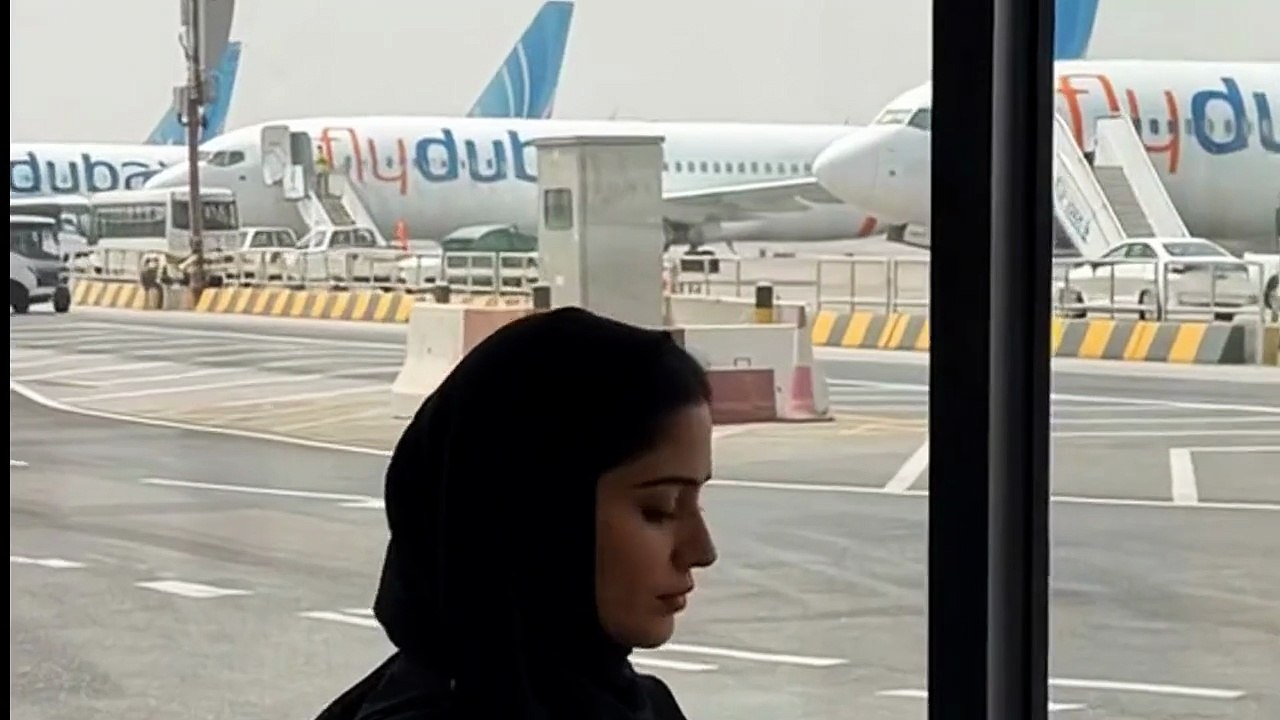 ✈️☕ She Swiped “Don’t Be Late”… Then Smiled 😏