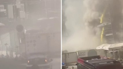 Roma, la nube di polvere e macerie del crollo della Torre dei Conti blocca via Cavour