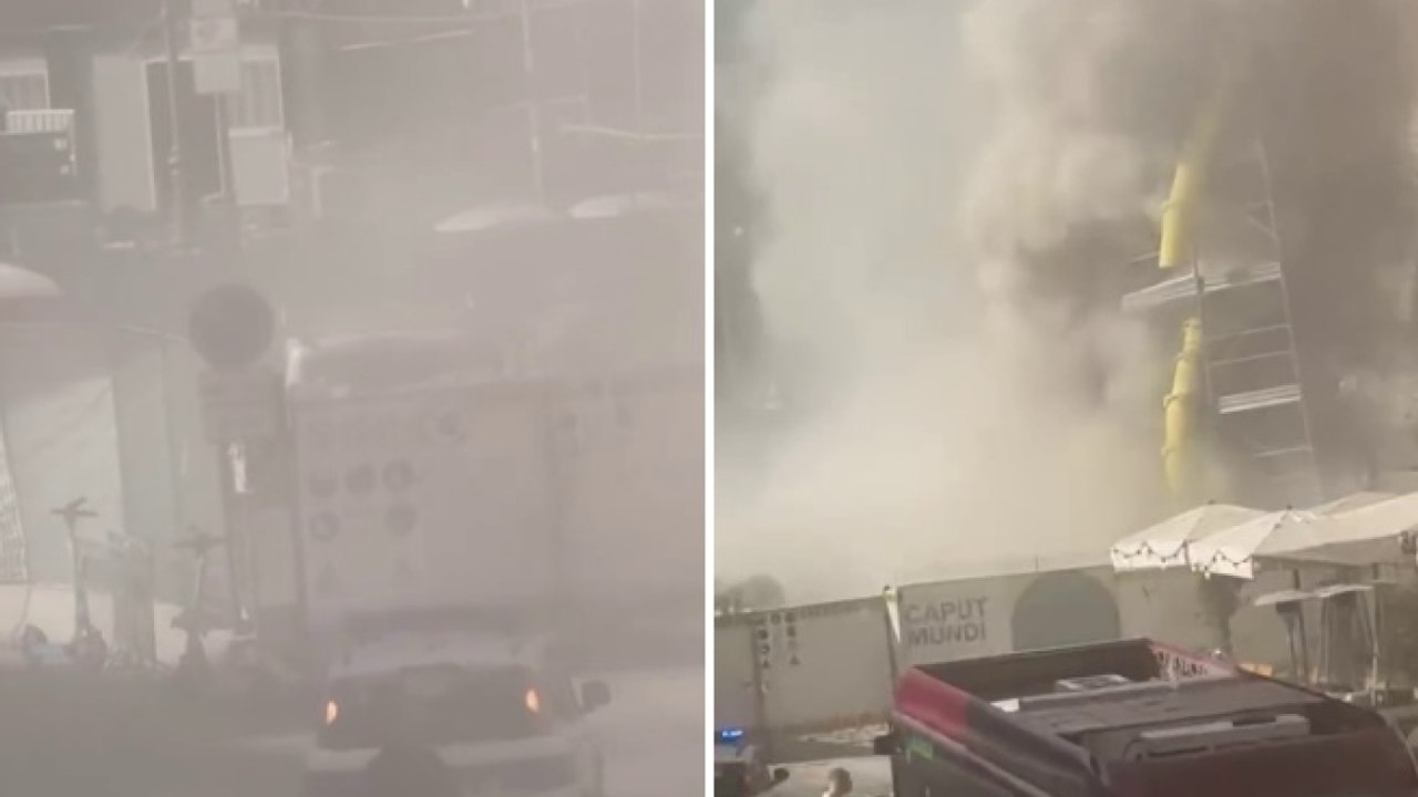 Roma, la nube di polvere e macerie del crollo della Torre dei Conti blocca via Cavour