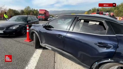 TEM Otoyolu'nun Bolu geçişinde emniyet şeridinde duran otomobile cip çarptı