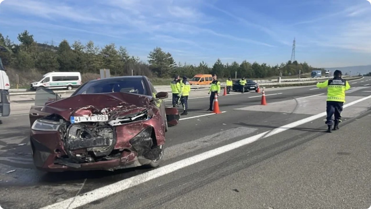 Otoyolda cip, otomobile çarptı: 1 ölü, 4 yaralı