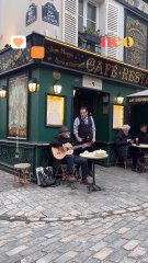 Quand des musiciens improvisent une reprise d’un classique de la chanson française : “Mon amant de Saint-Jean”, à la terrasse de La Bonne Franquette - Paris, à Montmartre. 🎵 📷 : @france_art_tour_paris_guide