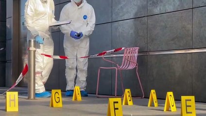 Accoltellamento in piazza Gae Aulenti: i rilievi della Scientifica