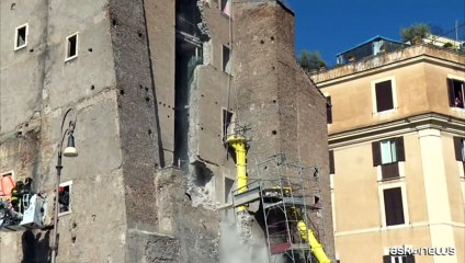 Roma, il momento del secondo crollo alla Torre dei Conti