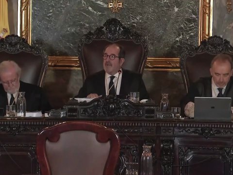 El Supremo pregunta al fiscal general si filtró el correo del novio de Ayuso y este responde que No .