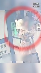 Cette maman obtient l’aide de ce policier pour garder son bébé pendant quelques minutes