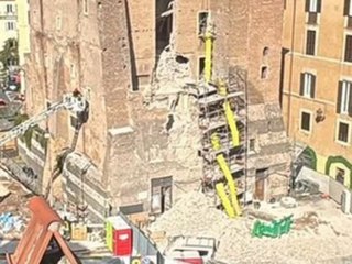 Mit Riesenstaubwolke: Teile des Torre dei Conti in Rom eingestürzt