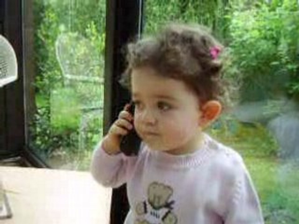 Léa au téléphone ...