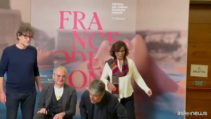 Emmanuel Carrère: Putin non ha paura di Trump, i nostri leader sì