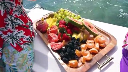 I Surviving 24 Hours In A Floating HOUSE on WATER!.