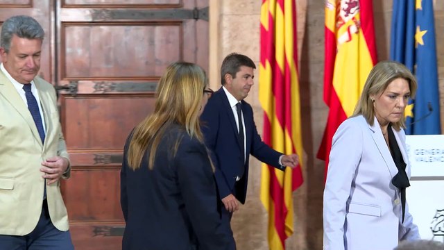 Carlos Mazón registra en Les Corts el escrito de renuncia de 'president'